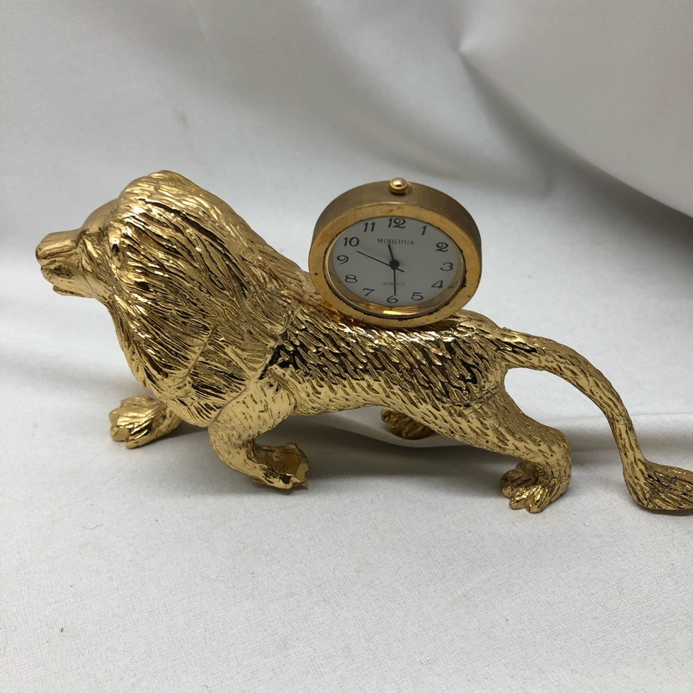 Excellent vintage Lion clock
